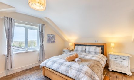 2 Bed in Rogerscale 9