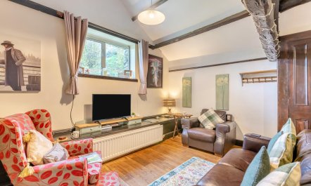 2 Bed in Rogerscale 3