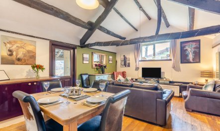 2 Bed in Rogerscale 5