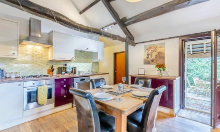 2 Bed in Rogerscale 6