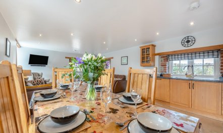 3 Bed in Llanddarog 3