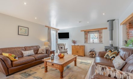 3 Bed in Llanddarog 2