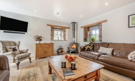 3 Bed in Llanddarog 8