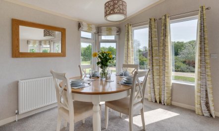 2 Bed in Three Holes 7