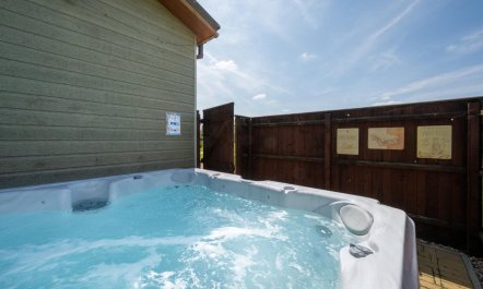 2 Bed in Three Holes 1