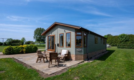 2 Bed in Three Holes 3