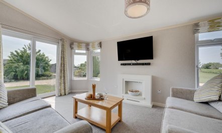 2 Bed in Three Holes 6