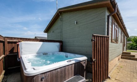 2 Bed in Three Holes