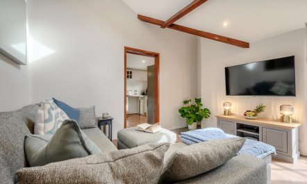 2 Bed in Pancrasweek 8