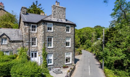 5 Bed in Llanbedr 1