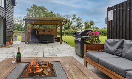 4 Bed in Saham Toney 1