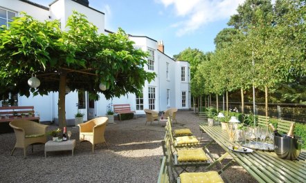 14 Bed in Llansanffraid 1