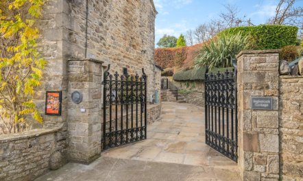 2 Bed in West Burton 8