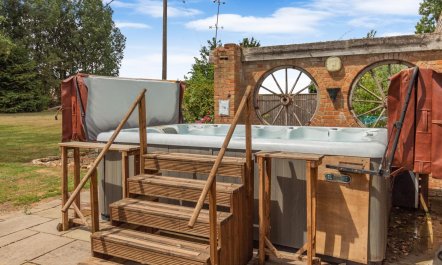 9 Bed in Three Holes 4