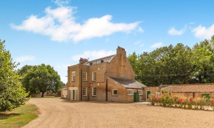 9 Bed in Three Holes 1