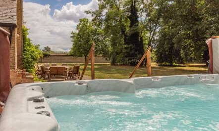 9 Bed in Three Holes 3