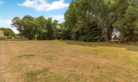 9 Bed in Three Holes 5