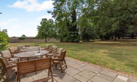 9 Bed in Three Holes 2