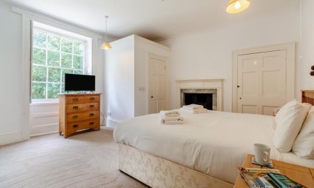 9 Bed in Three Holes 5