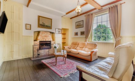 9 Bed in Three Holes 8