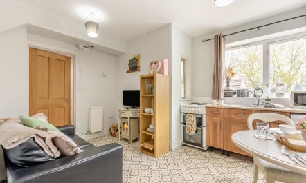 1 Bed in Rogerscale 2