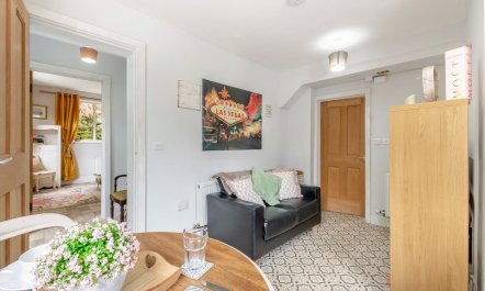 1 Bed in Rogerscale 7
