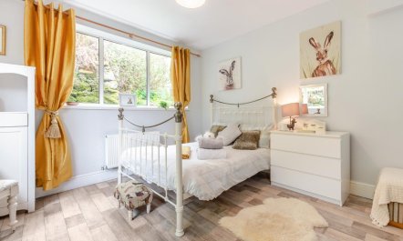 1 Bed in Rogerscale 8
