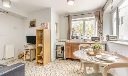 1 Bed in Rogerscale 6