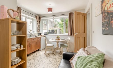 1 Bed in Rogerscale