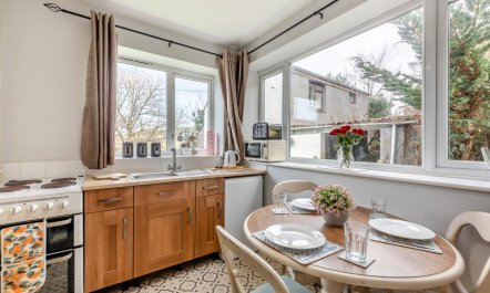 1 Bed in Rogerscale 2