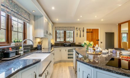 4 Bed in Axminster 3