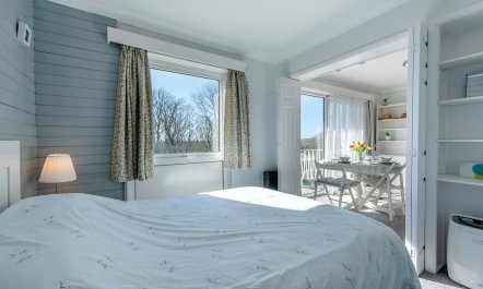 2 Bed in Freshwater East 6