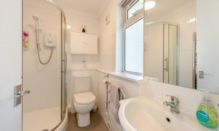 2 Bed in Freshwater East 8