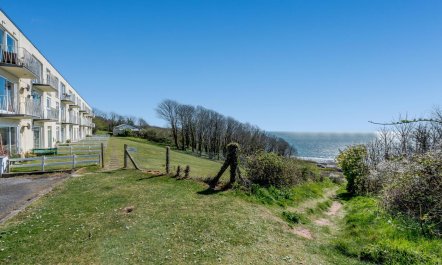 2 Bed in Freshwater East 9