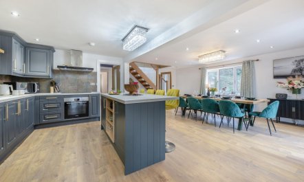 4 Bed in Milford Haven 2