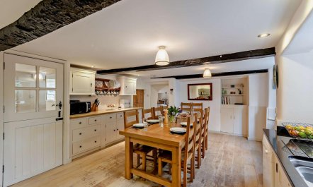 5 Bed in Combeinteignhead 5