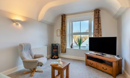 1 Bed in Queen Camel 6