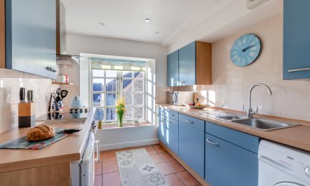 1 Bed in Queen Camel 7