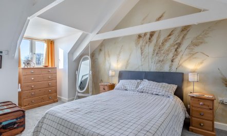 1 Bed in Queen Camel 8