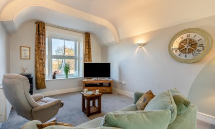 1 Bed in Queen Camel 5