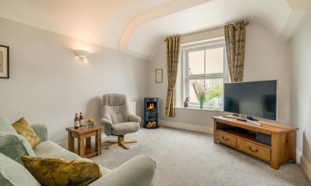 1 Bed in Queen Camel 2