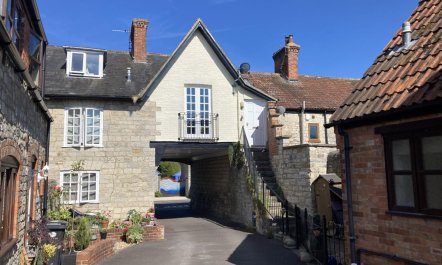 1 Bed in Queen Camel