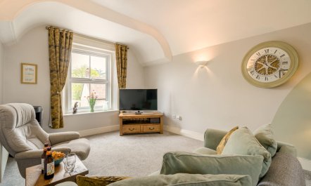 1 Bed in Queen Camel 3