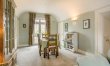 1 Bed in Queen Camel 7