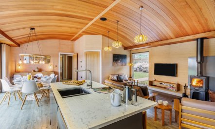 4 Bed in Llansanffraid