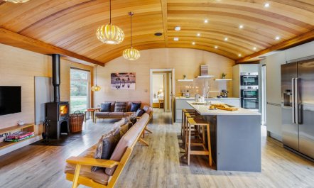 4 Bed in Llansanffraid 2