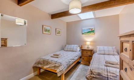 2 Bed in Eggleston 9