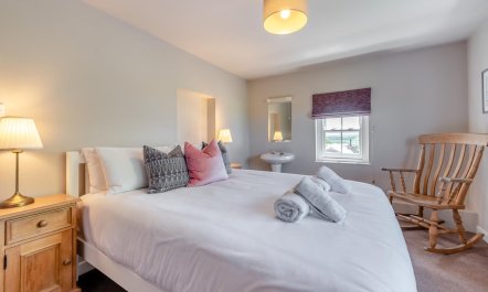 4 Bed in St. Brides 8