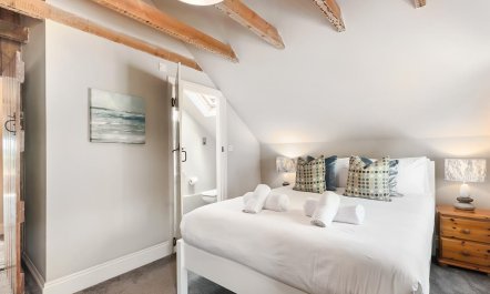 4 Bed in St. Brides 9