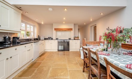 4 Bed in St. Brides 1